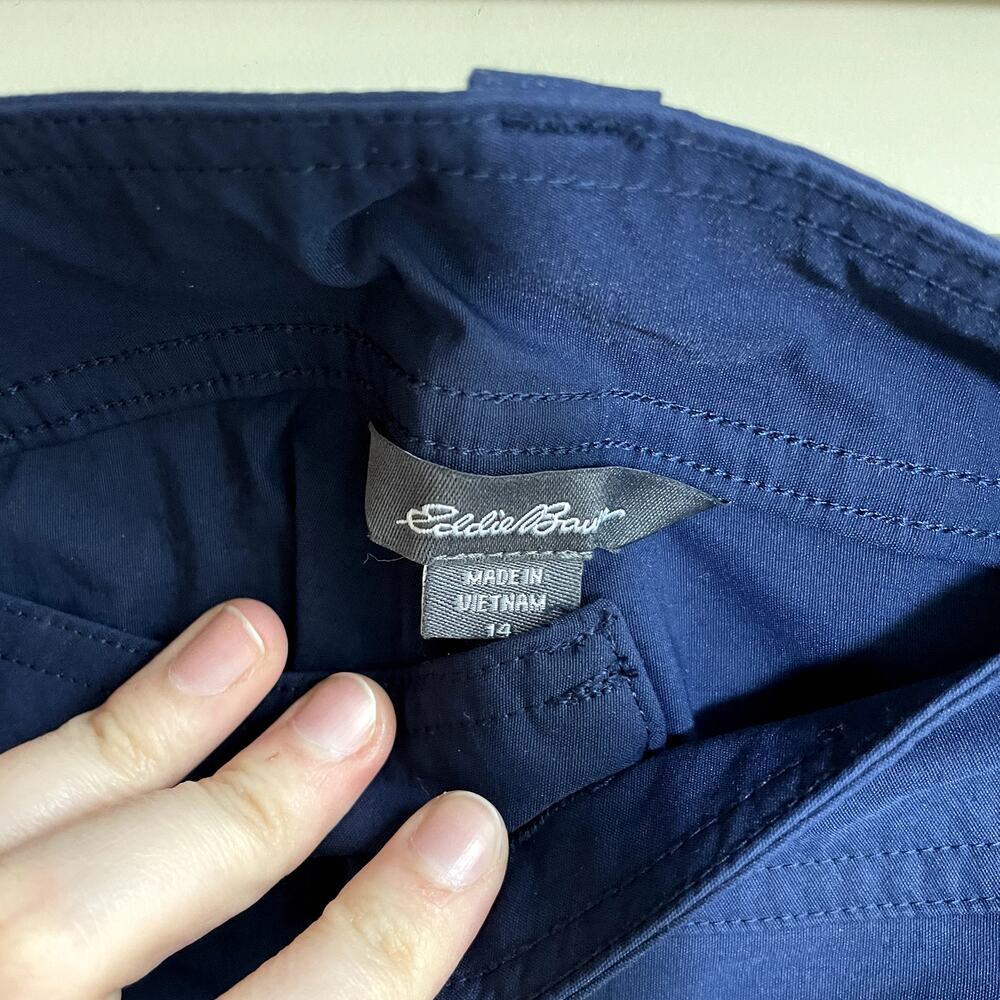 Eddie Bauer navy blue summer shorts women's size 14 nylon pockets 4.5 inseam - Picture 3 of 6
